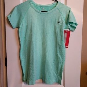 New balance small workout tee